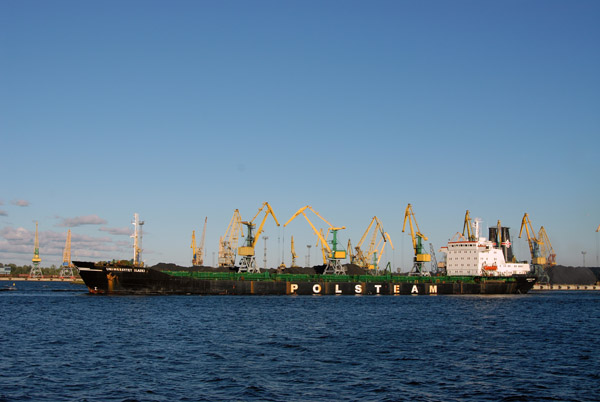 MV Uniwersytet Slaski underway fully loaded, Port of Riga