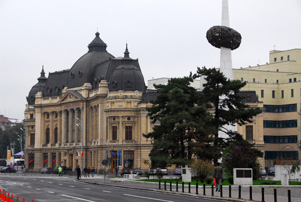 Central University Library and the 1989 Revolution Monument, Calea Victoriei, Bucharest