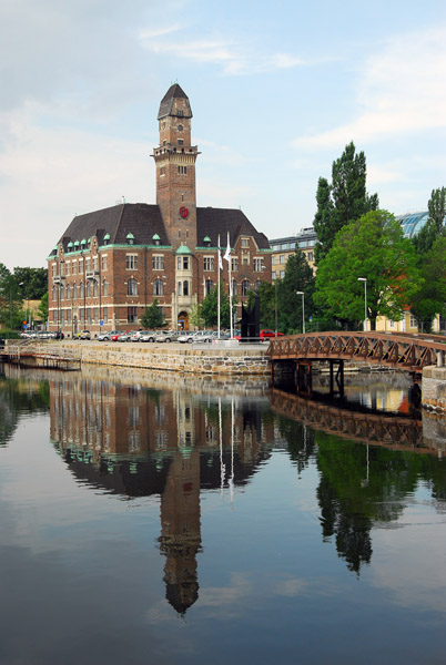 Malmö canal encircling the Old Town
