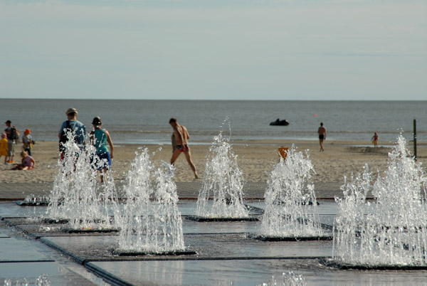 Fountain, Prnu Beach