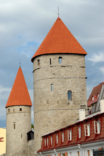 Tallinn city wall - Eppingi Tower and Grusbeketagune Tower
