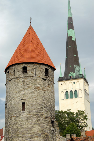 Tallinn city wall tower - Plate torn & St. Olaf's