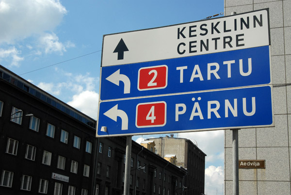Roadsign in Tallinn for the Estonian cities Tartu and Pnru