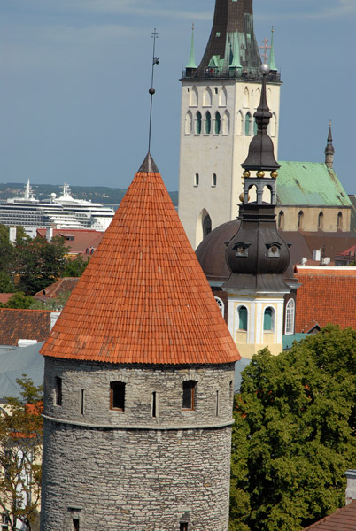 Nunnatorn, St. Olaf's and another church on Suur-Kloostri