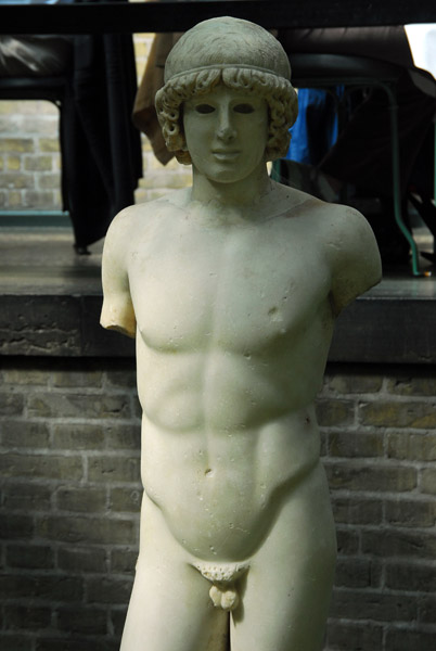 Standing youth - Kouros
