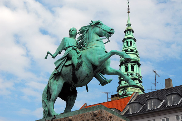 Equestrian statue of Bishop Absalon (1128-1201) Højbro Plads, Copenhagen by  Vilhelm Bissen, 1902 photo - Brian McMorrow photos at pbase.com