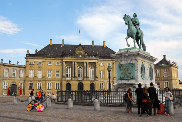 Amalienborgplatz, Kopenhagen
