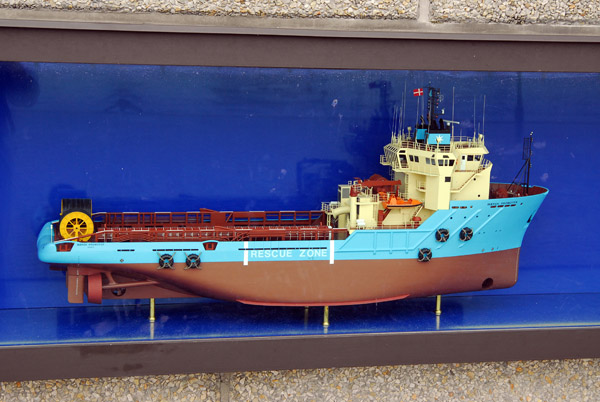 Mærsk Promoter 72m - built 1992 - oil rig supply ship
