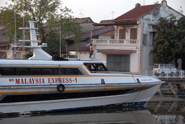 MV Malaysia Express 1, Melaka