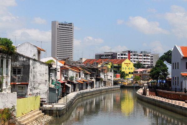 River Sungai Melaka from bridge at Town Square