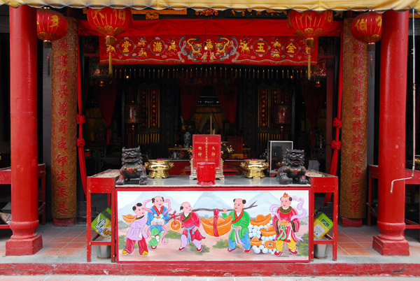A small shrine in Melaka's Chinatown