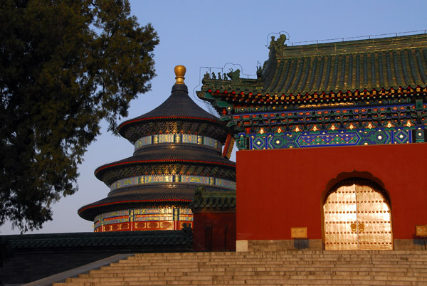 West gate to the Temple of Heaven