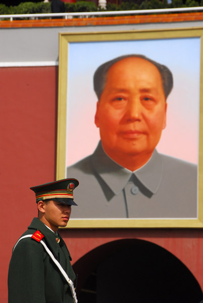 Chinese guard and Mao portrait