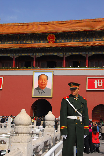 Chinese soldier on the bridge