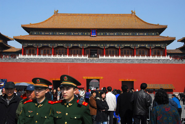 Chinese soldiers at the Meridian Gate, Forbidden City