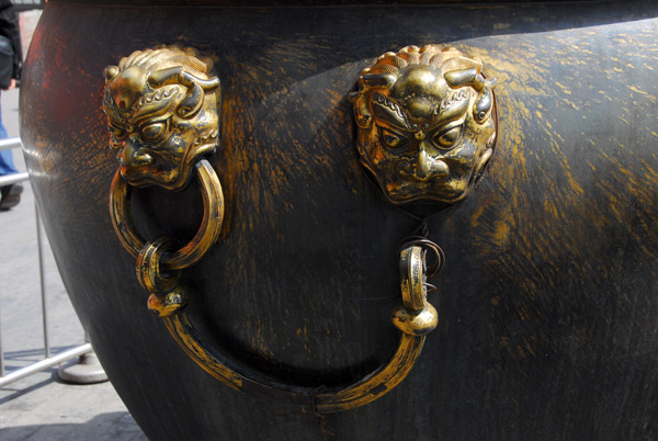 Large bronze vessel, Forbidden City