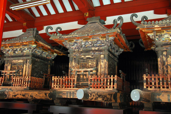 Under an arcade around the main shrine, Tsurugaoka Hachiman-gu, Kamakura