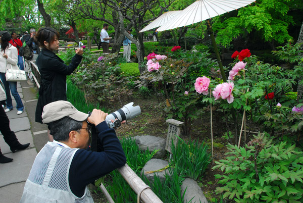 Well-equipped Japanese photographer, Hase-dera Temple, Kamakura