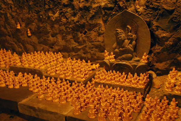 Hundred of tiny statues, Benten kutsu cave, Hase-dera Temple, Kamakura