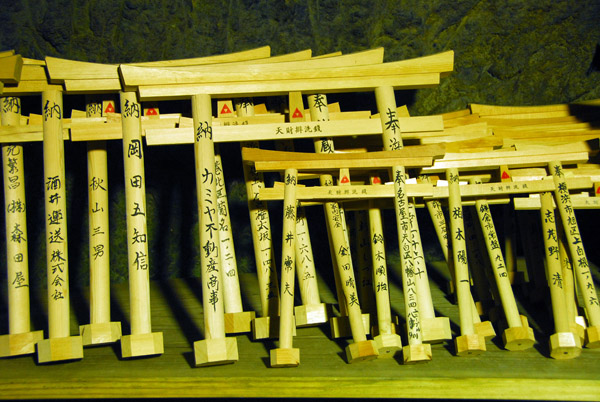 Mini-torii gates, Zeniarai Bensaiten, Kamakura