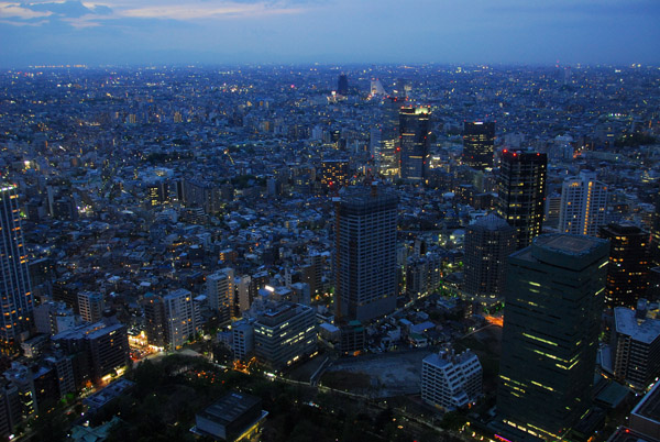 View NW from Tokyo Metropolitan Government Building, evening