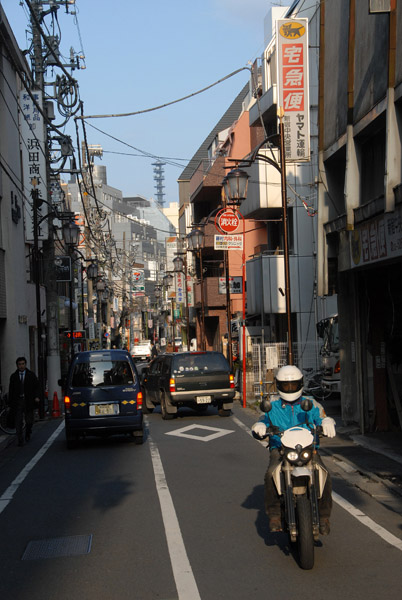 Narrow alley, Shinjuku