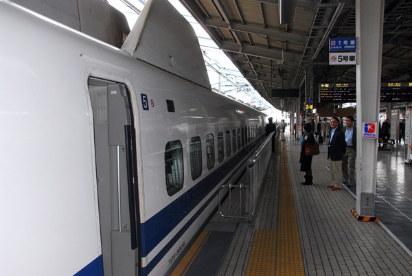 Shinkansen platform, Shin-Osaka