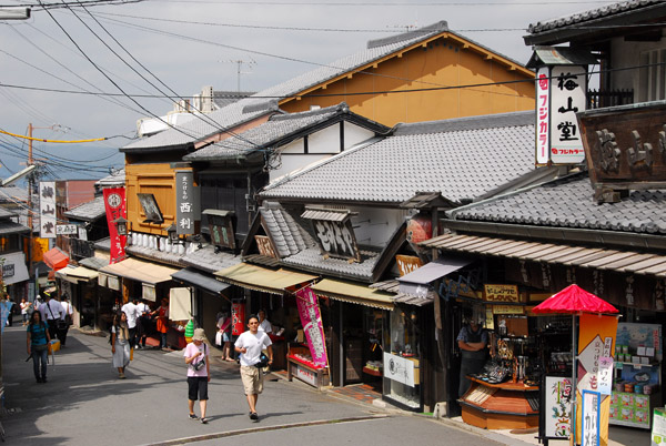 Chawan-zaka - Teapot Alley - leads up to Kiyomizu Temple