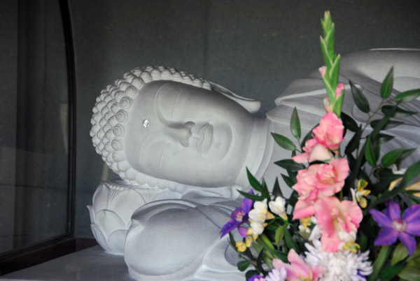 Reclining Buddha, Ryozen Kannon