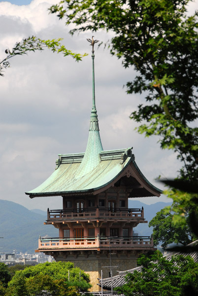 Tower behind Kodai-ji Temple