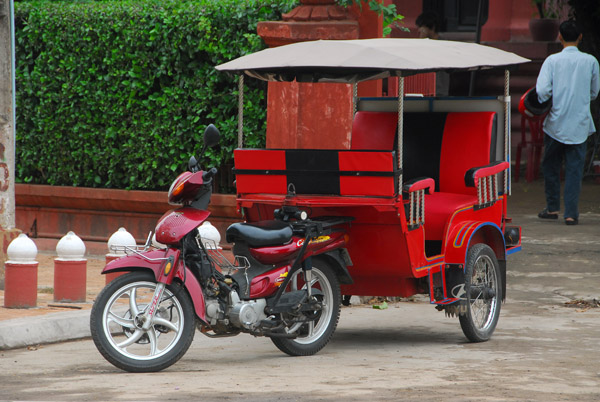 Taxi - motorbike with trailer, Phnom Penh