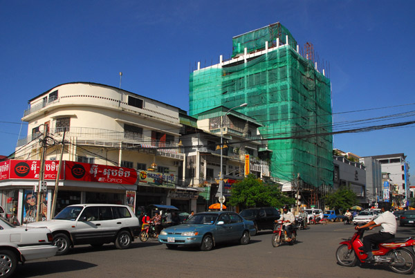 Preah Sihanouk Boulevard, west of the Independence Monument