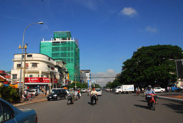 Preah Sihanouk Boulevard, west of the Independence Monument, looking west