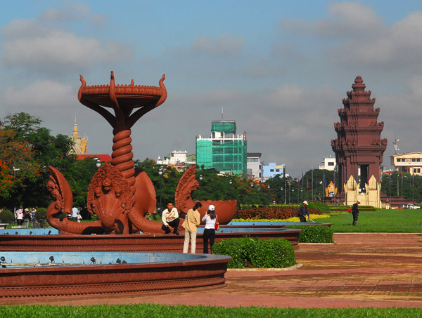 Looking west along Preah Sihanouk Blvd to Independence Monument, Phnom Penh