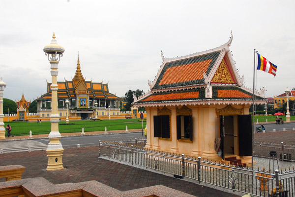 Royal Palace from riverside, Phnom Penh
