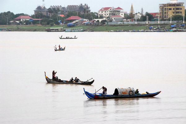 Oar-powered boat traffic on the Tole Sap River at Phnom Penh