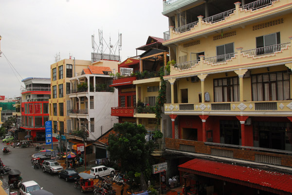 View from the veranda of FCC, Phlavu 178 (Phnom Penh streets are mostly numbered)