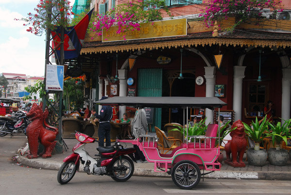 Cambodian motorbike-trailer combo along the Sisowath Quay restaurant/bar strip