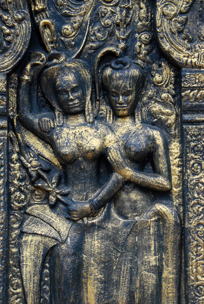 Female figures, Wat Phnom