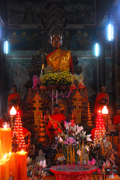 Vihara interior, Wat Phnom