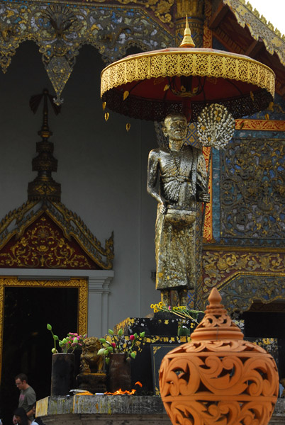 Statue of a monk, Wat Phra Singh