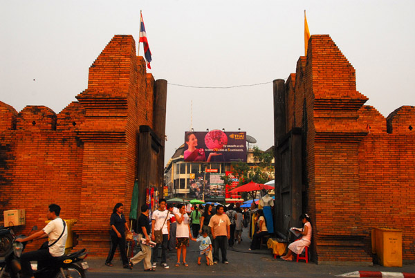 Tha Phae Gate, eastern gate to the old city of Chiang Mai