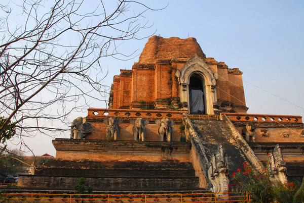 Wat Chedi Luang used to house the famous Emerald Buddha that is now in Bangkok