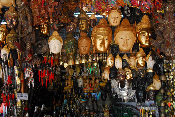 Souvenir shop at the base of Wat Phra That Doi Suthep