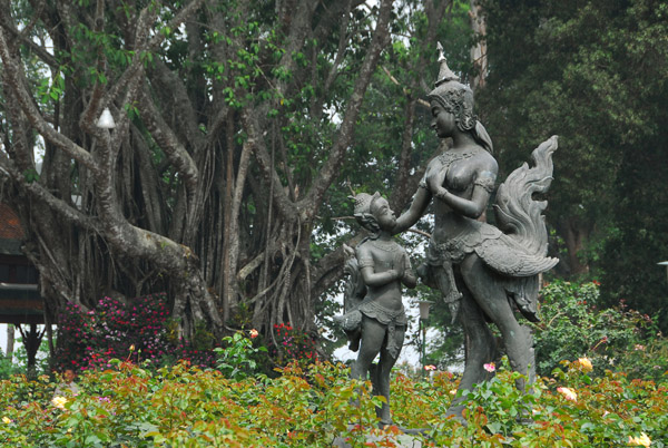 Kinaree mother and child, Bhubing Palace