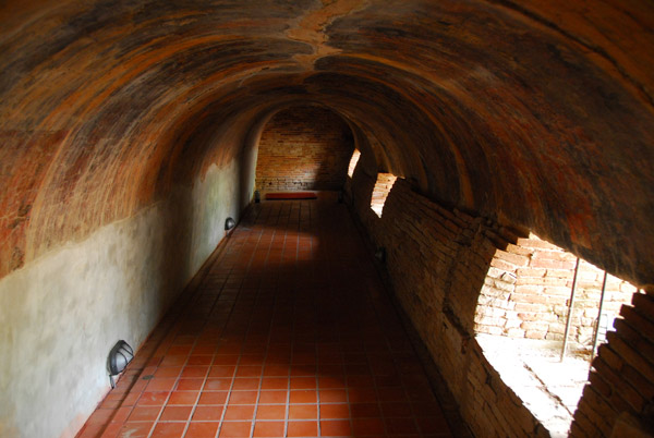 Prayer tunnels, Wat U Mong