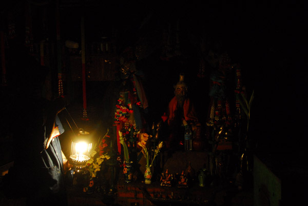 The guide shows us a shrine deep in side Chiang Dao cave