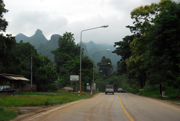 The road north from Chiang Dao to Fang