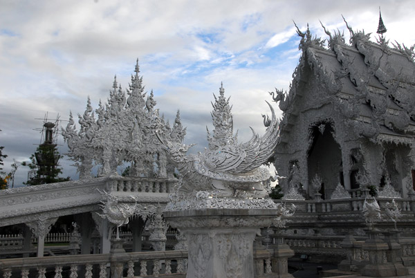 Wat Rong Kuhn is best seen in the morning