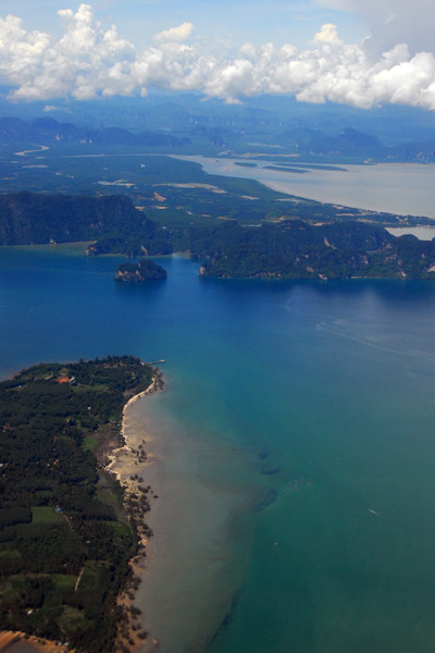 Overflying Ko Mak Noi, looking east to Ko Ham, Ko Chong Lat Tai and Luk Bay